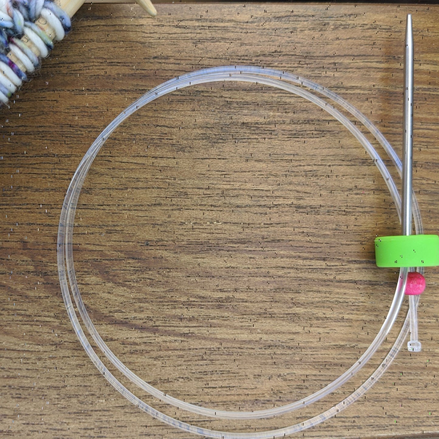 Clover round stitch holder