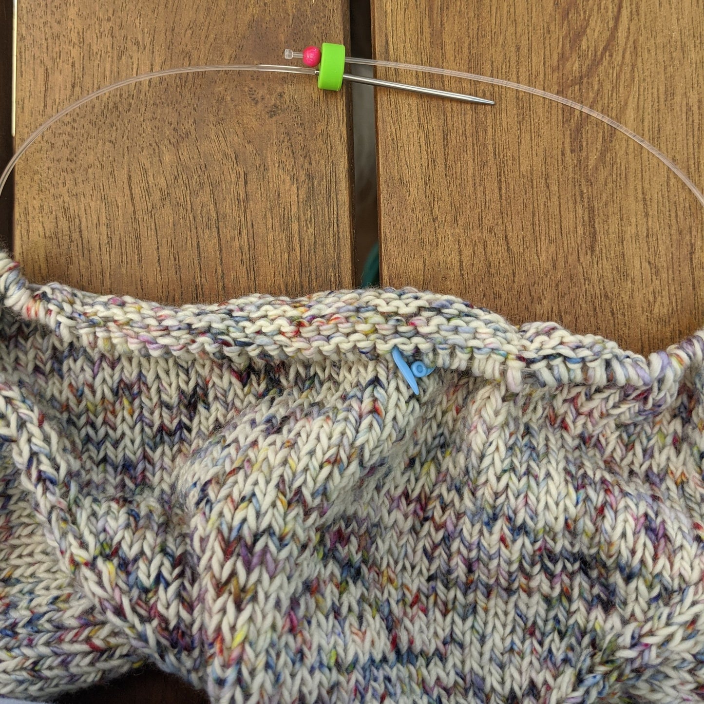Clover round stitch holder